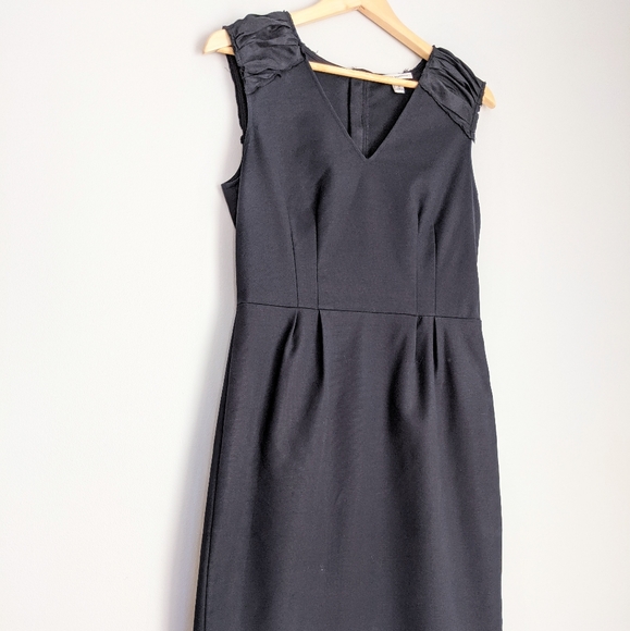 Banana Republic Sleeveless Black Shift Dress - Picture 3 of 7